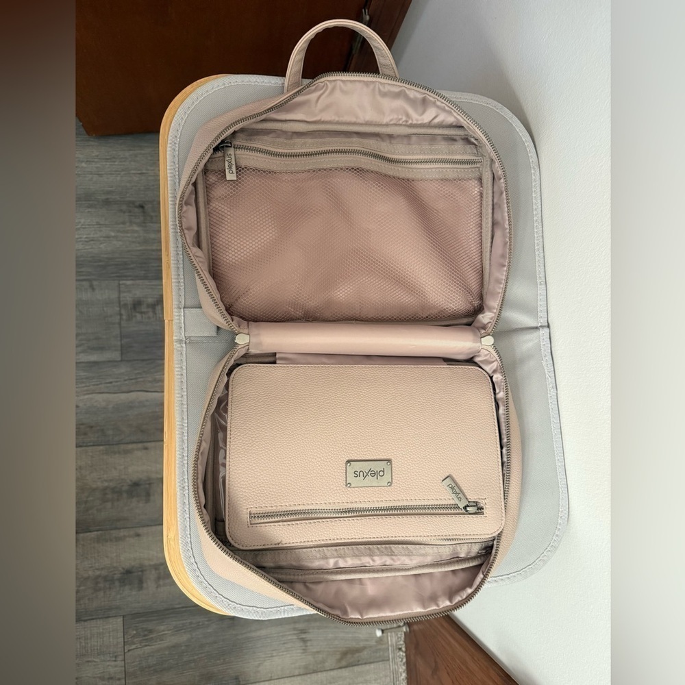 Large Travel Cosmetic Case - Picture 3 of 6